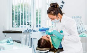 Ergonomiczna praca stomatologa
