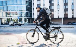 dojazd-rowerem-do-pracy-poradnik-bezpiecznej-jazdy