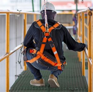 szelki-bezpieczenstwa-przeglad-techniczny-i-bezpieczny-sposob-uzytkowania-fot-1