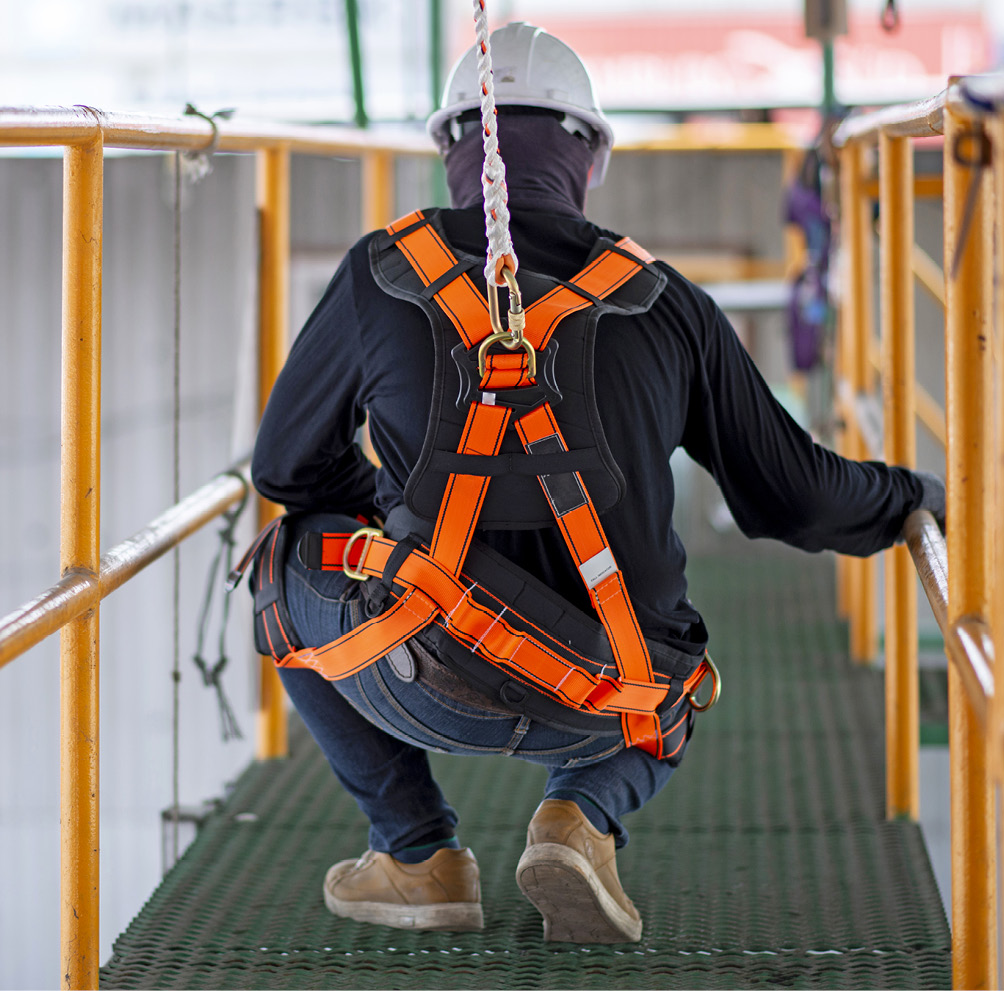 szelki-bezpieczenstwa-przeglad-techniczny-i-bezpieczny-sposob-uzytkowania-fot-1